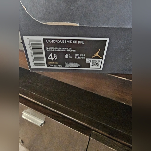 Air Jordan 1 Mid 4.5 Y - Picture 9 of 9